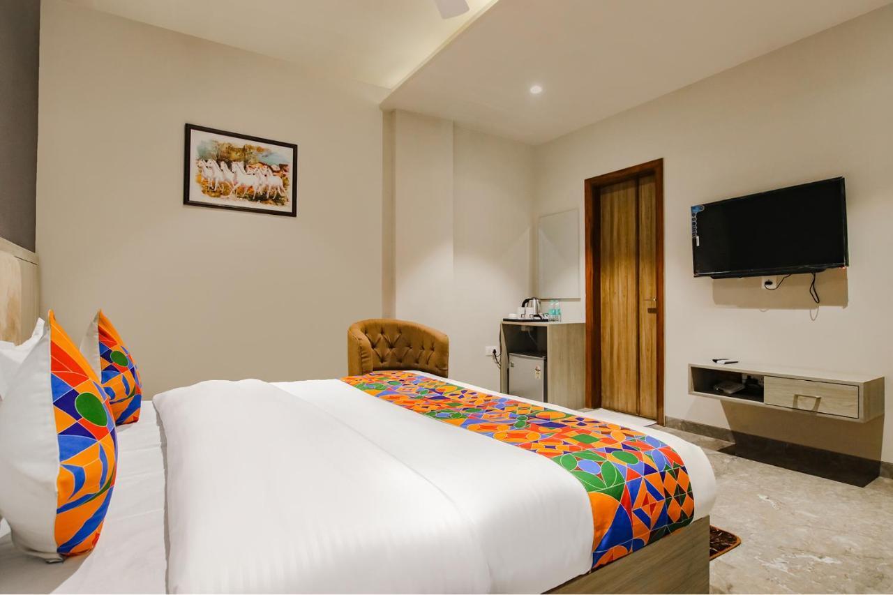 Fabhotel Prime K9 Grand ลูดิฮานา ภายนอก รูปภาพ